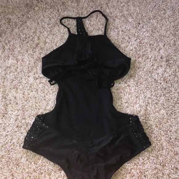 Black one piece - Picture 2 of 2